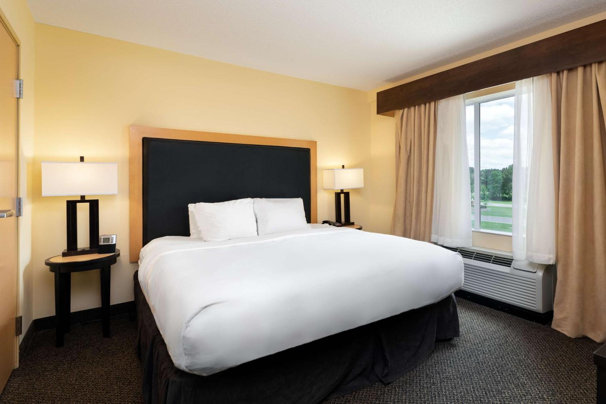 Doubletree By Hilton Hotel Savannah Airport Exterior photo