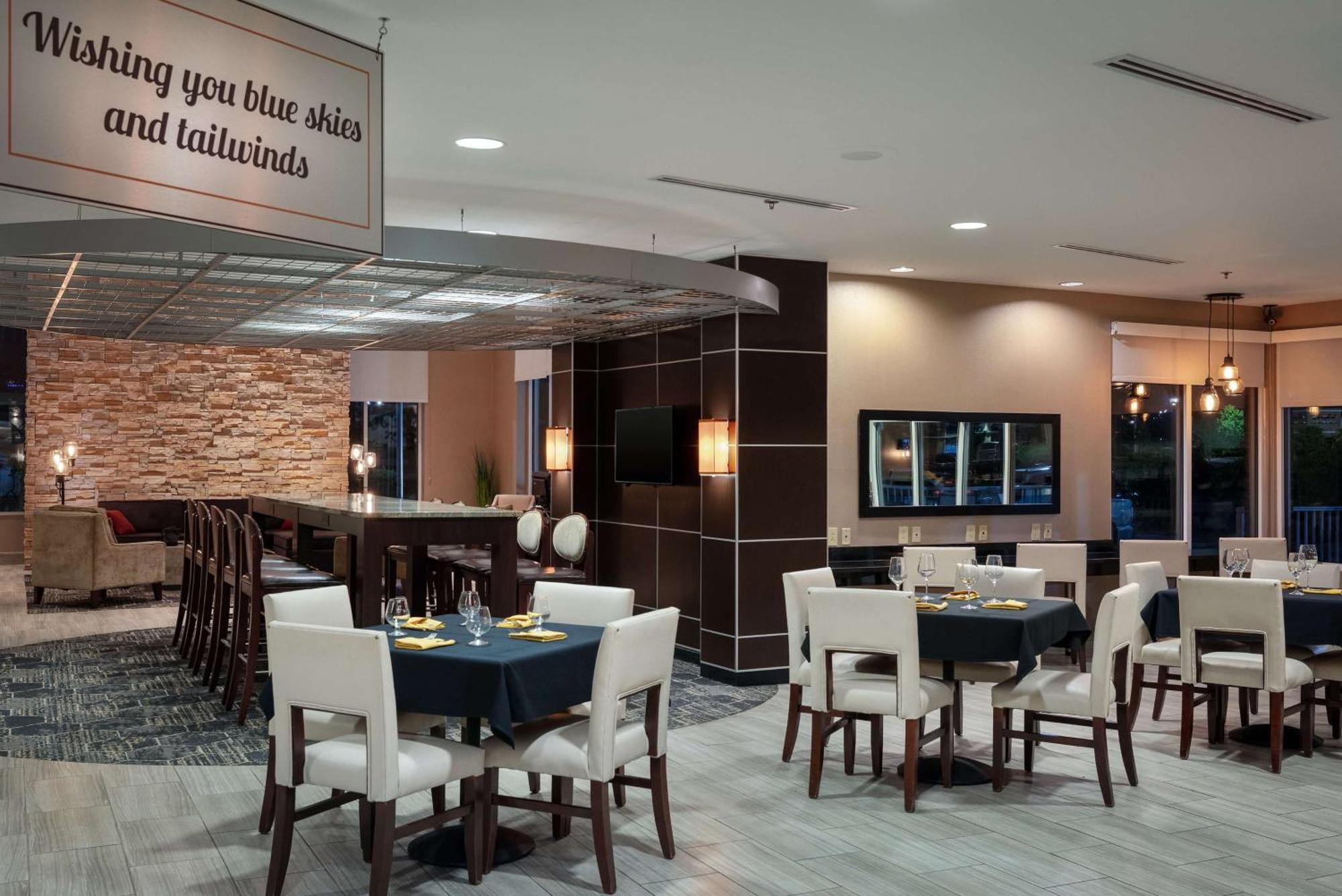 Doubletree By Hilton Hotel Savannah Airport Exterior photo
